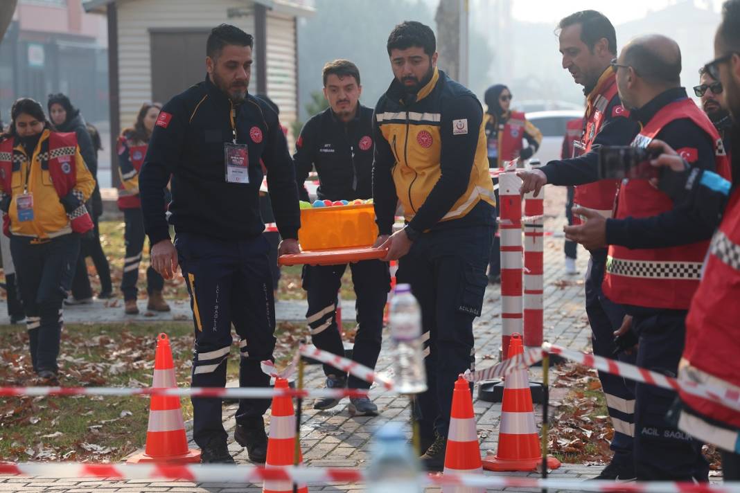 Yerde acıyla kıvranak yatan insanlar, kopan feryatlar! Konya'da görenler gerçek sandı! 1